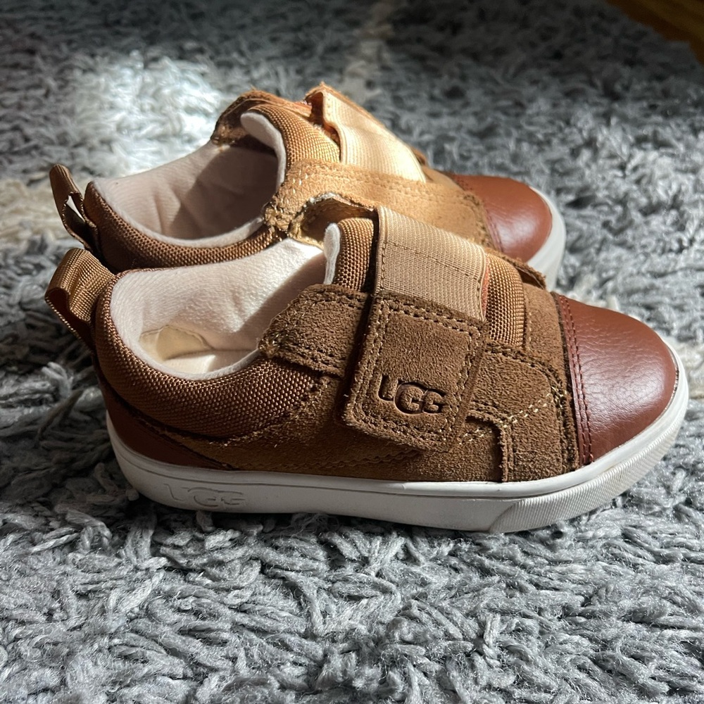 UGG Tenzion Low in Chestnut